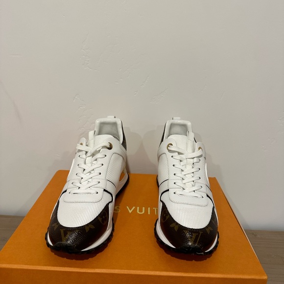 Louis Vuitton runaway sneakers size 39